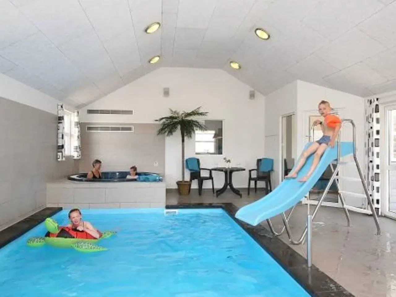 Billede 1 - Poolhus p� 320 m2 i Nr. Lyngby ved L�kken til 22 personer