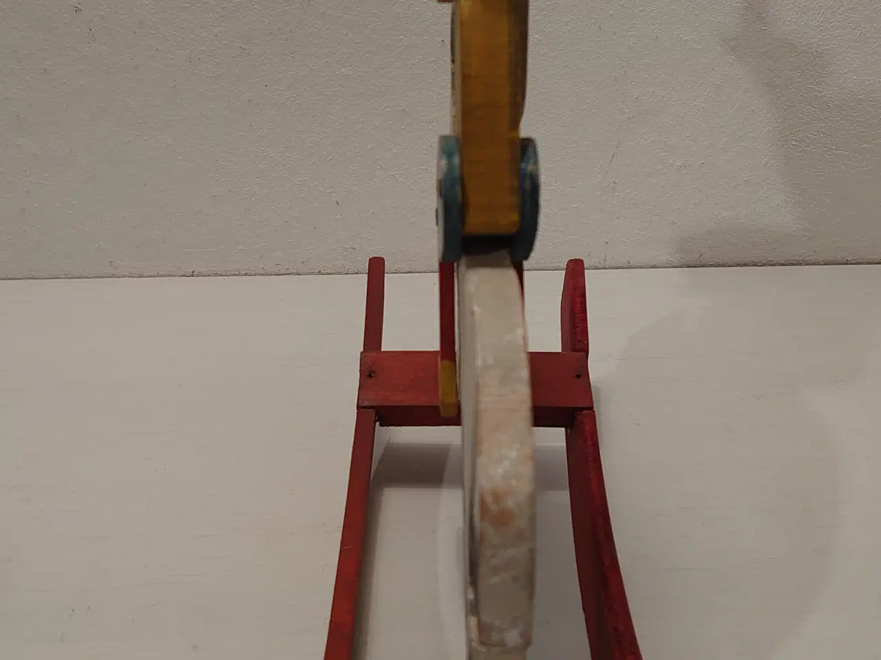 Billede 4 - Gammel Klods Hans gyngehest i træ. L.23cm. Ca.1950
