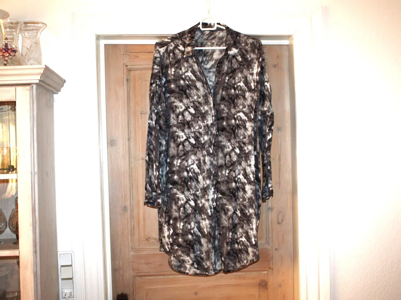 Billede 1 - Blusekjole str. ca 40 hofter 104 cm