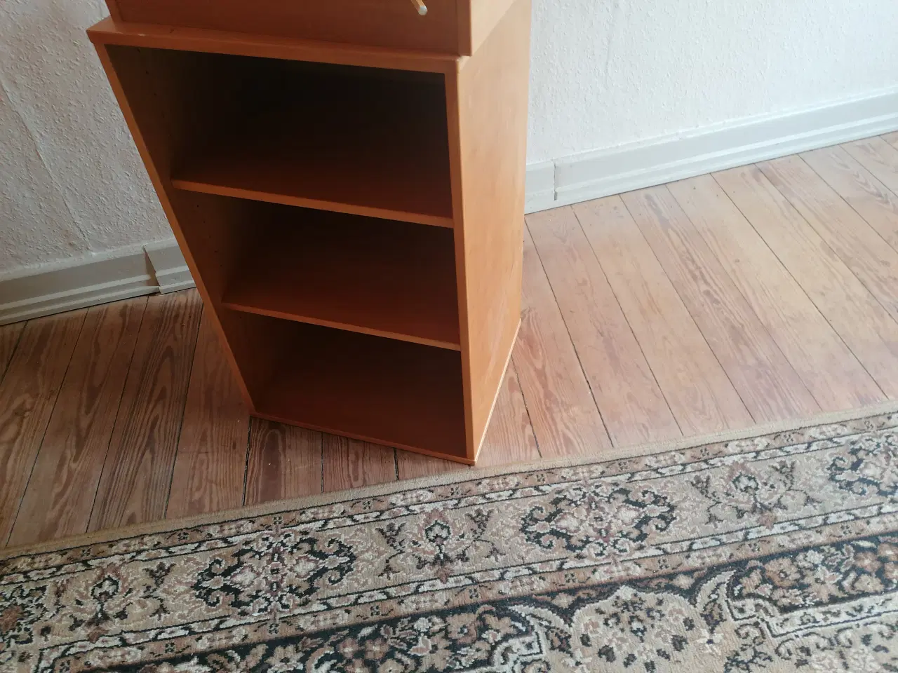 Billede 2 - 3 små reoler