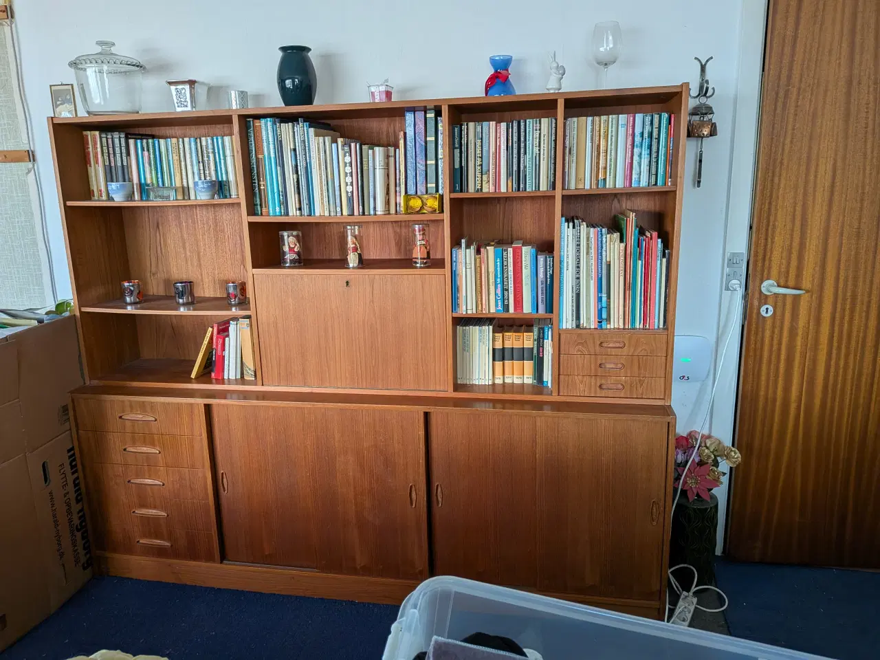 Billede 3 - REOLVÆG MED UNDERSKAB M/ 5 SKUFF+OVERDEL M/BARSKAB