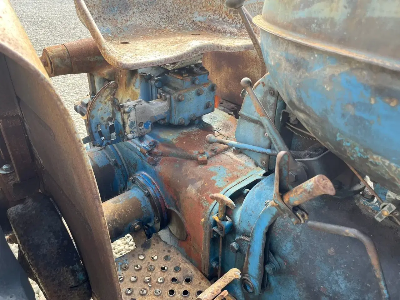 Billede 17 - Fordson Major Motoren mangler, men mange god dele.