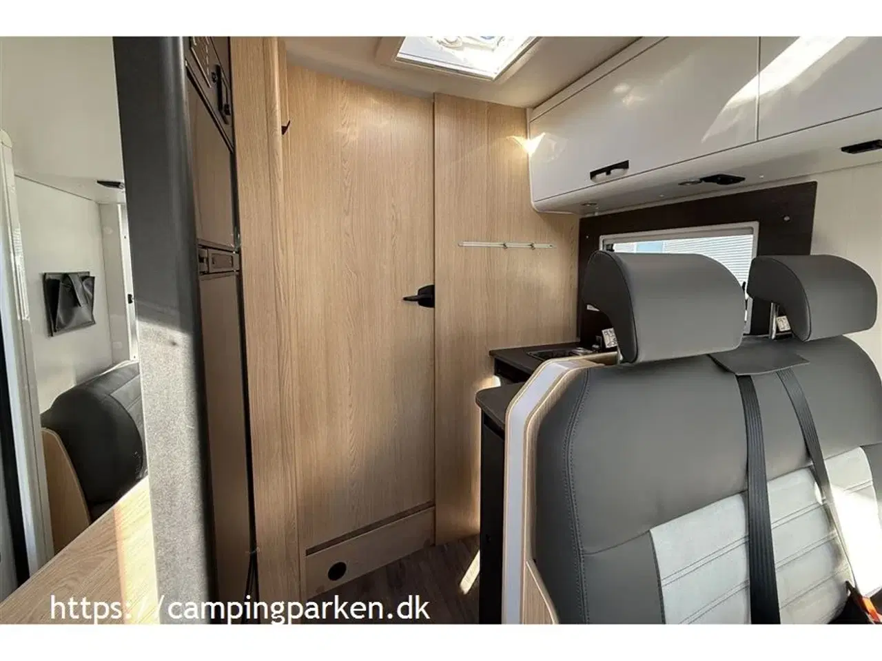 Billede 11 - 2026 - SunLight I 68 Adventure Edition   Sunlights flagskib med enkeltsenge, automatgear, 180hk og 4.400 kg. chassis