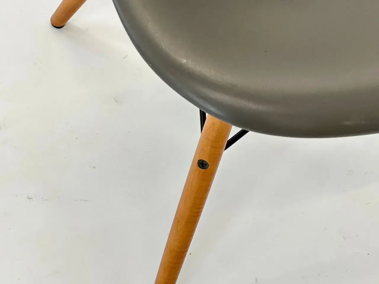 Billede 7 - Vitra Eames DSW Stol (56 Granite grey RE)