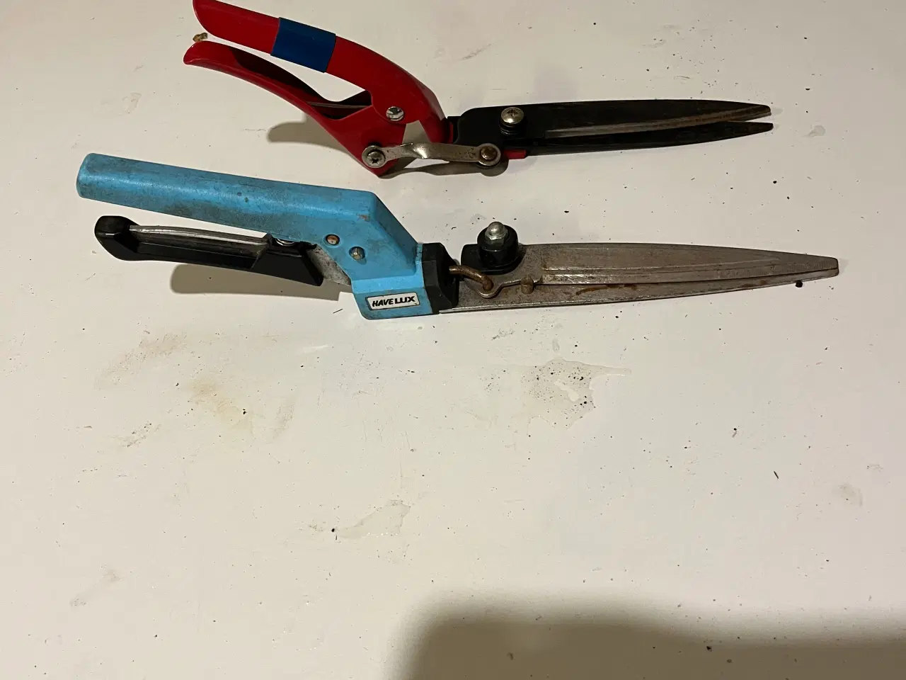 Billede 1 - 2 fine sakse til og klippe kanter med 