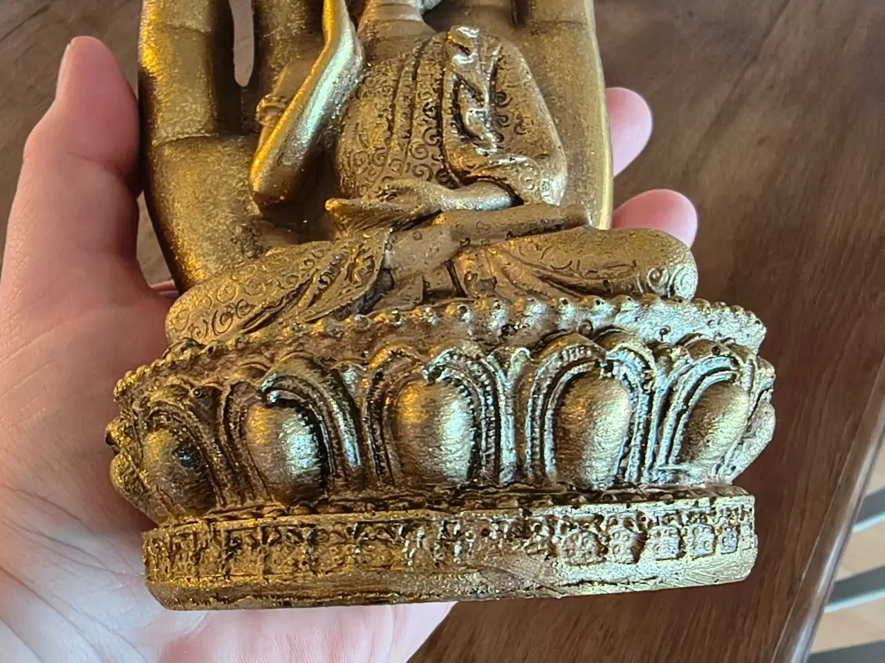 Billede 4 - Buddha figur i guldfarve 