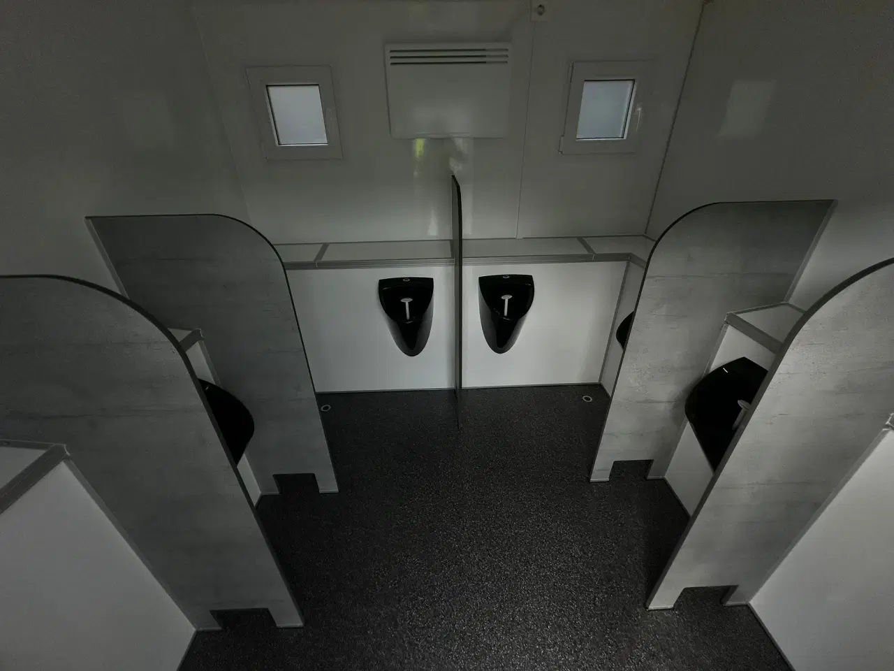 Billede 7 - Type 900: Toilet & Badvogn med 6 bad og 5 urinaler