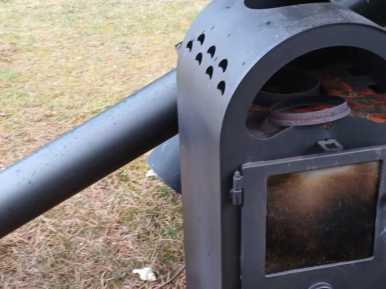 Billede 1 - Brændeovn og skorsten bortgives