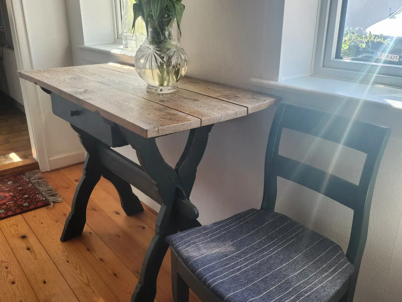 Billede 1 - Bord, antikt med 2 stole