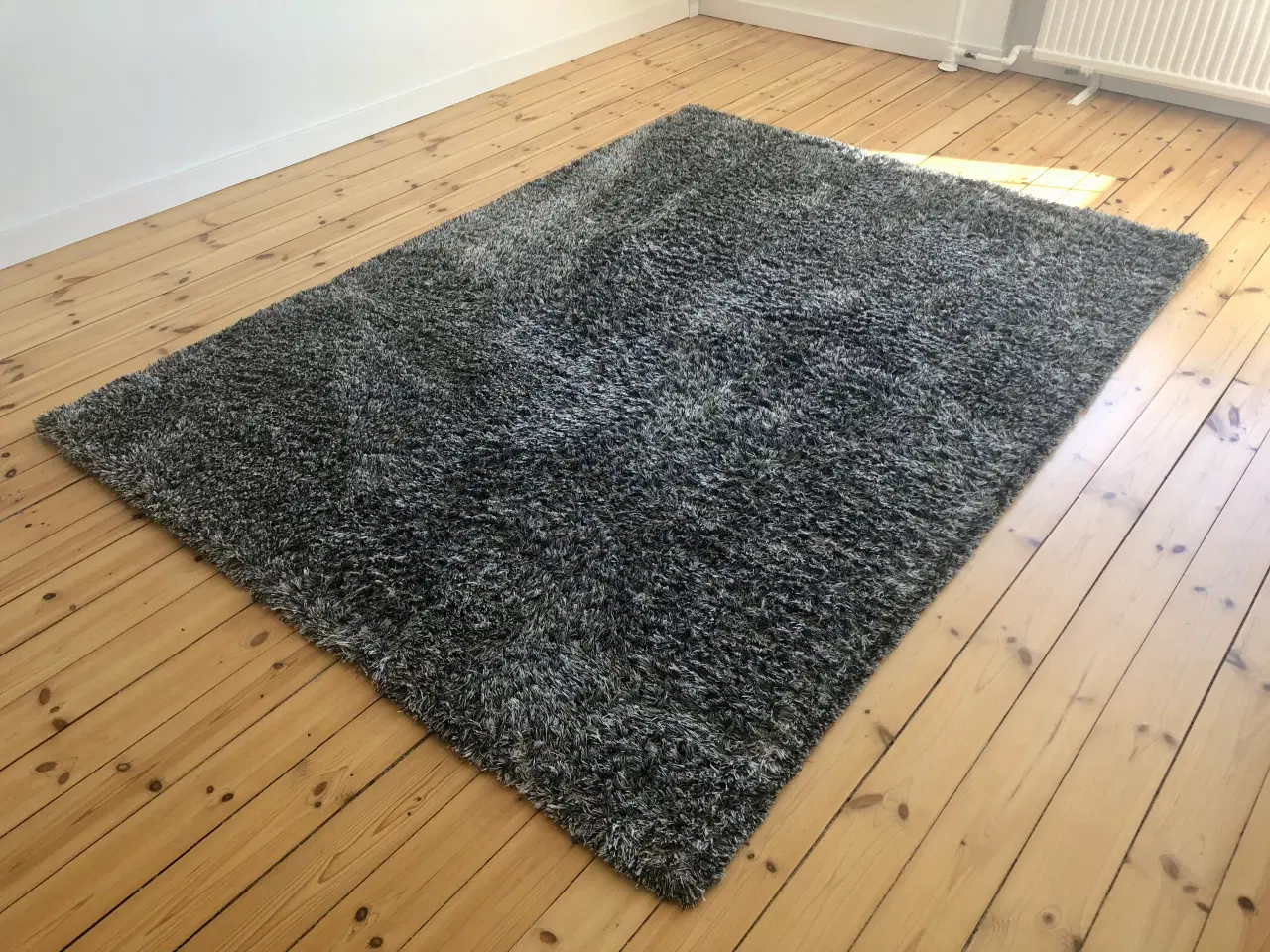 Billede 2 - Tyk og lækker Tinsel ryatæppe – grå (170x240 cm)