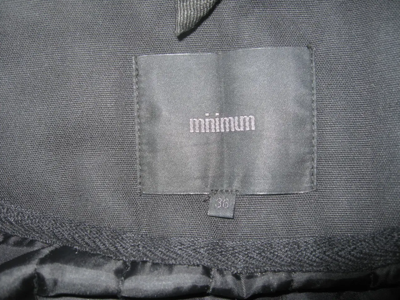 Billede 3 - Minimum Vinterjakke str 36 damemodel