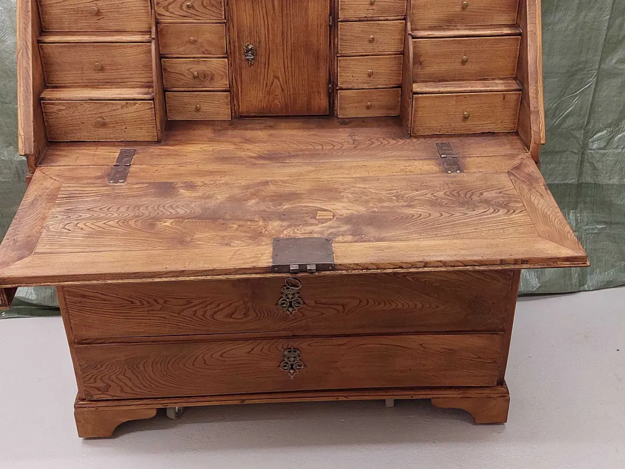 Billede 1 - Chatol af elmetræ.