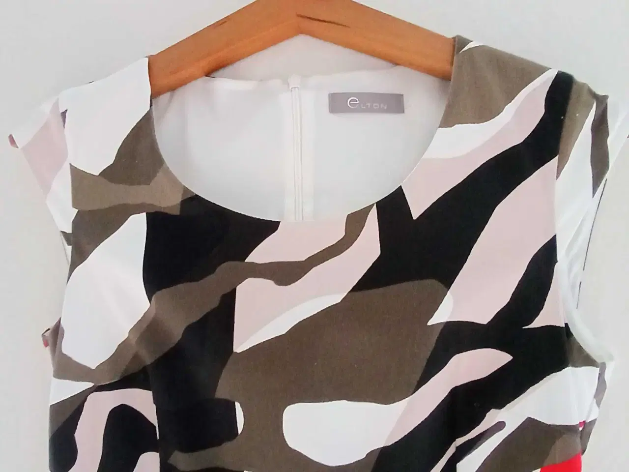 Billede 3 - Festlig kjole med jakke.