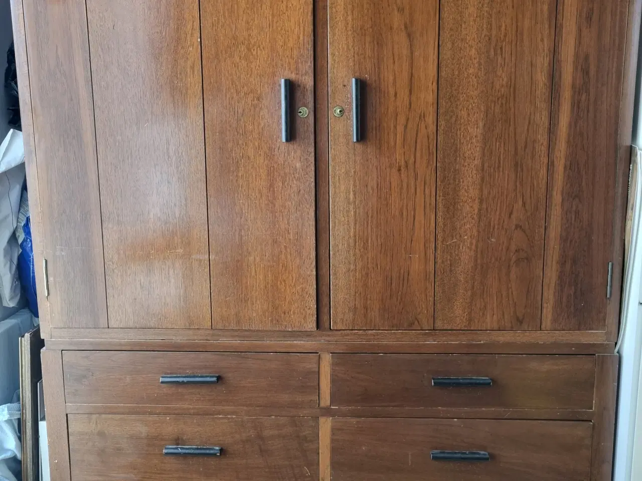 Billede 1 - Skab massiv teak