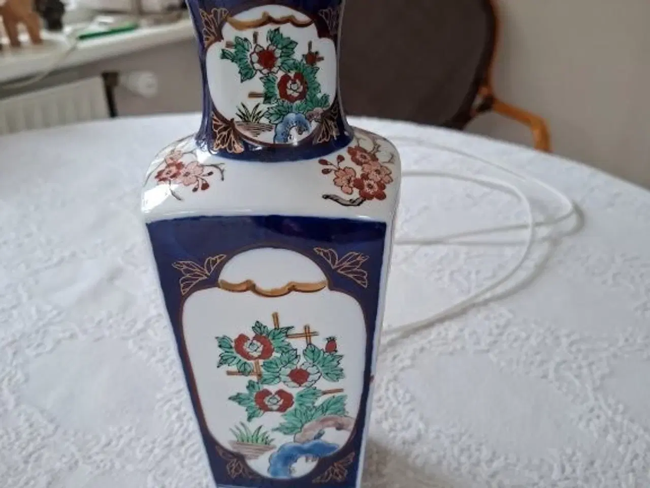 Billede 7 - Gold Imari håndmalet bordlampe med skærm sælges