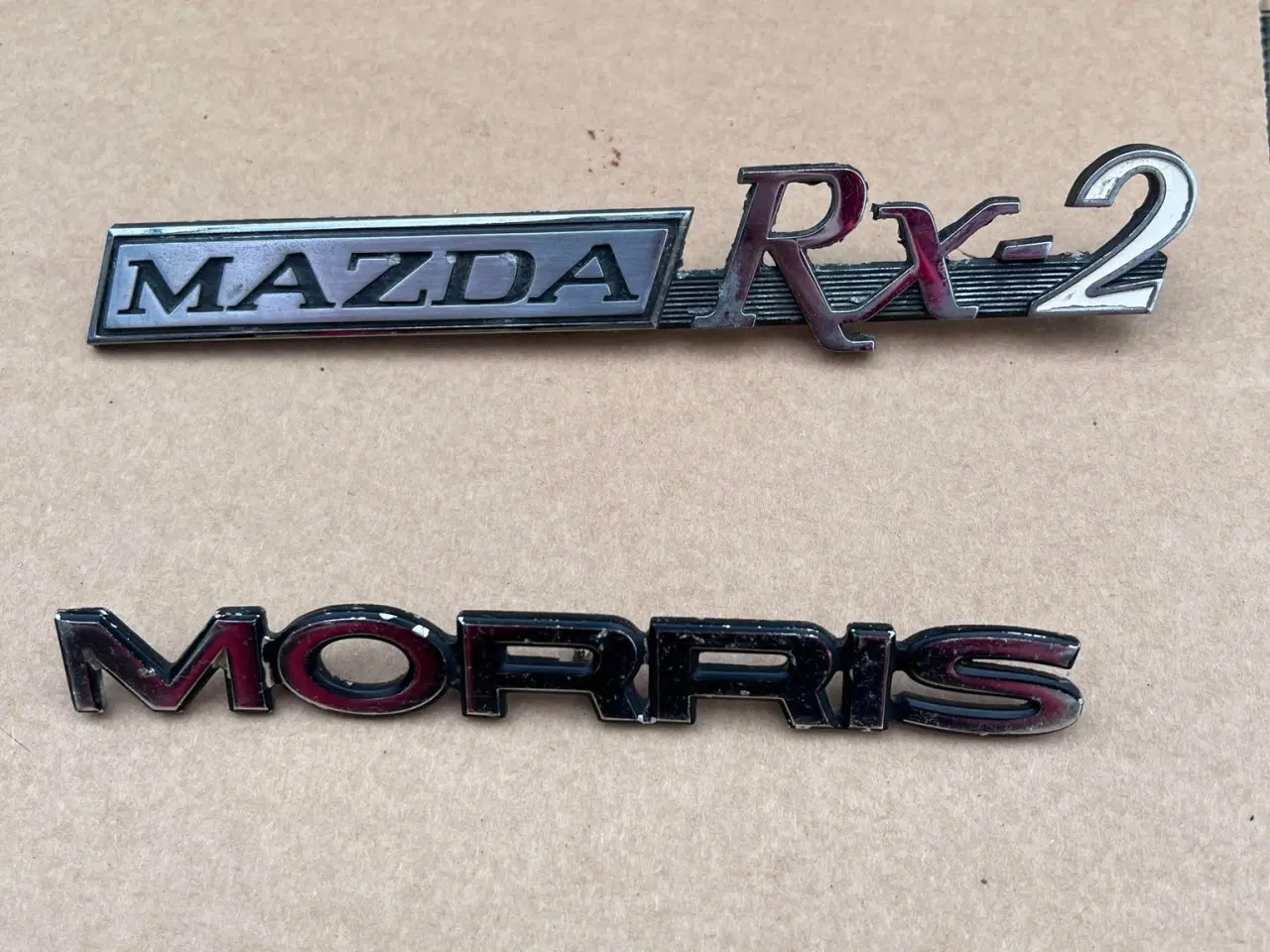 Billede 2 - Emblemer til gamle biler