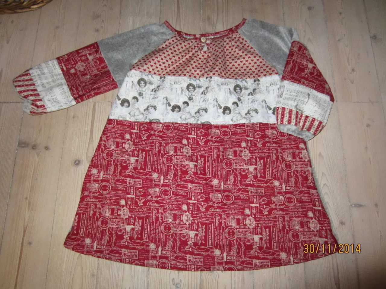 Billede 1 - Unik ny julekjole str. 6-7 år