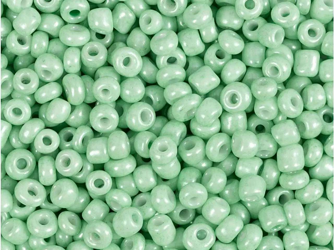 Billede 1 - Rocaiperler, diam. 3 mm, str. 8/0, hulstr. 0,6-1,0 mm, lys grøn, 25g/ 1 pk.