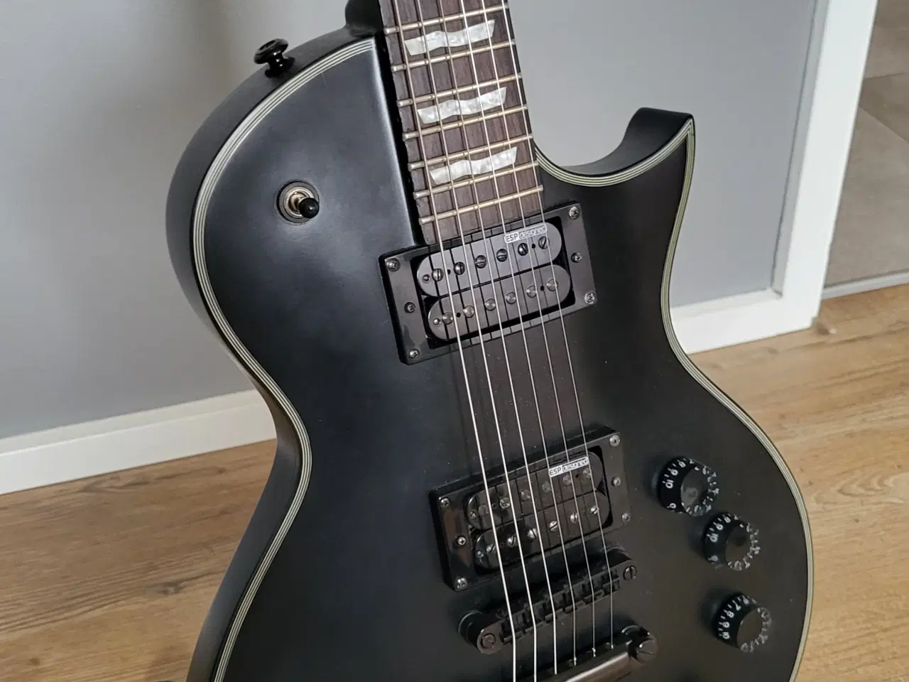 Billede 1 - LTD EC-256 – Black Satin