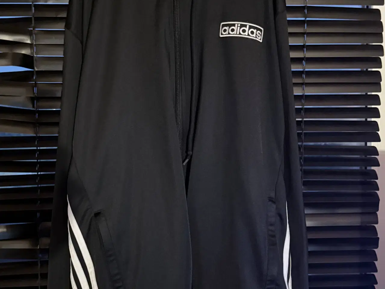 Billede 1 - Adidas Originals Zip-up Jakke – "The Brand With Th