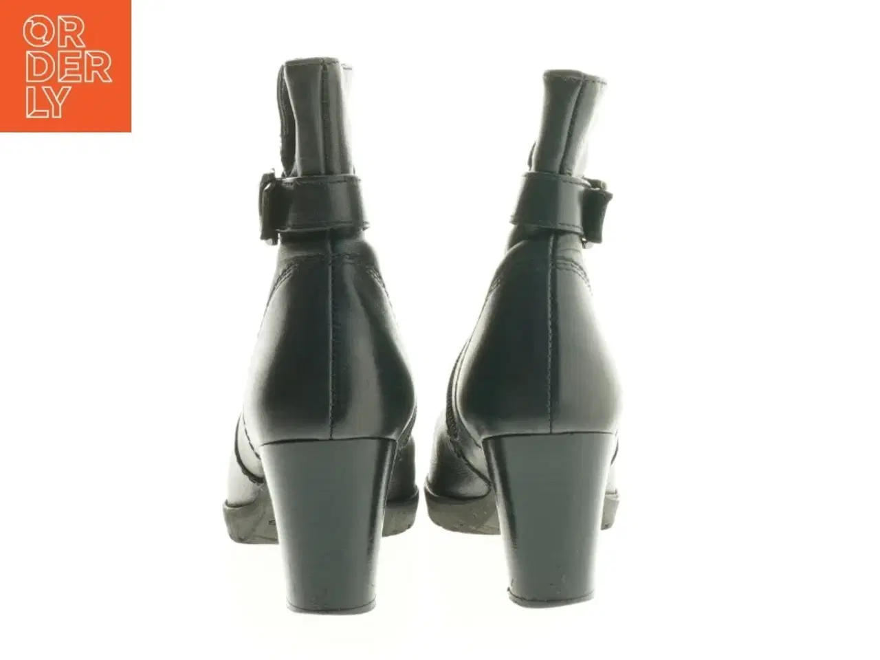 Billede 2 - Sort damesko med hæl og spænde fra Tamaris (str. 38 )