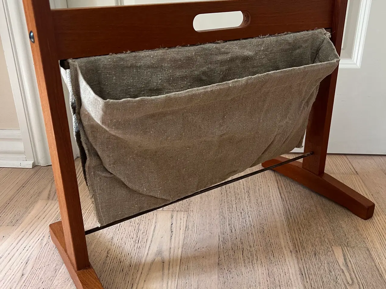 Billede 3 - Retro teak magasinholder fra 60’erne 