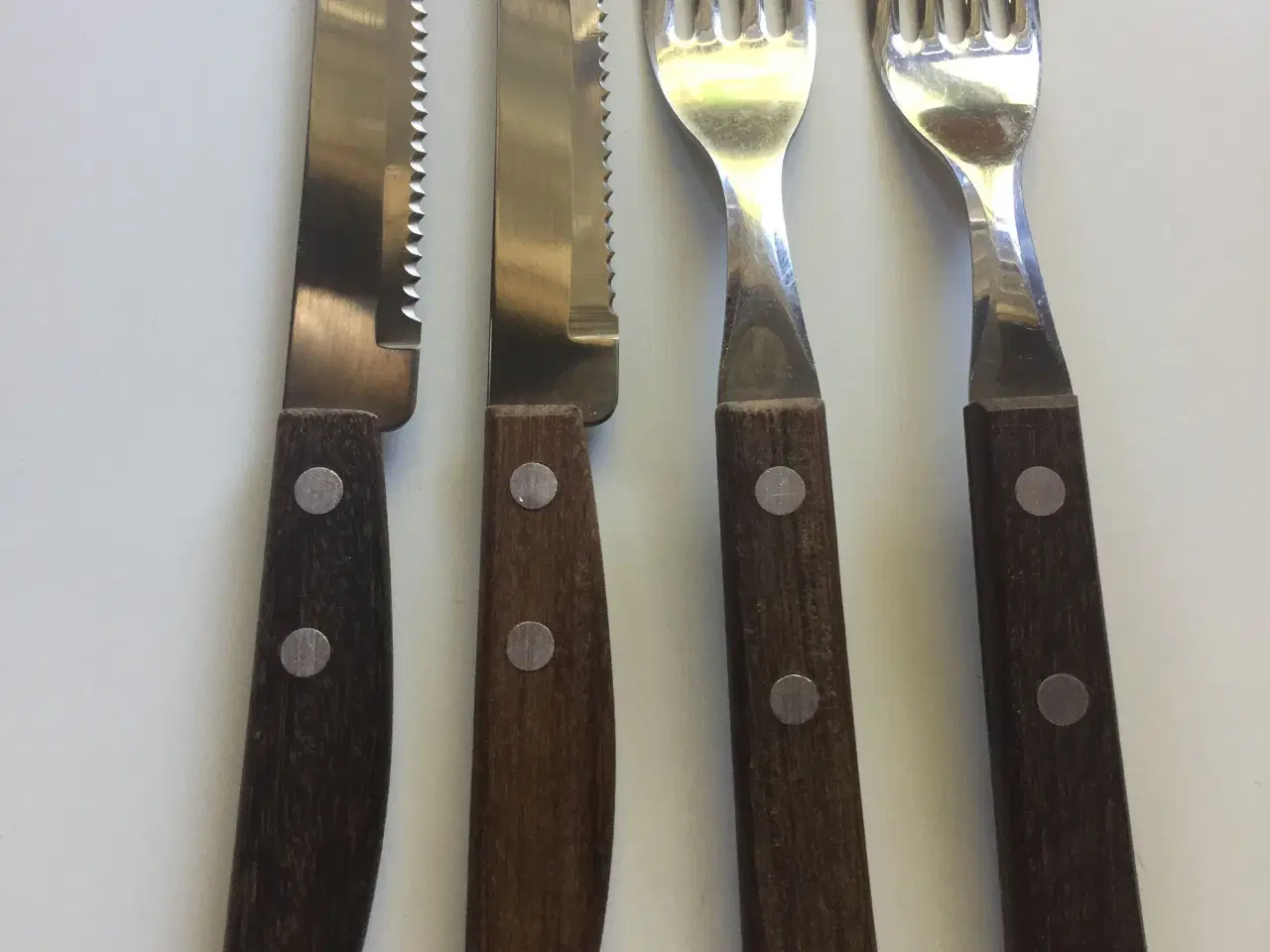 Billede 1 - Grillbestik, 2 knive og 2 gafler
