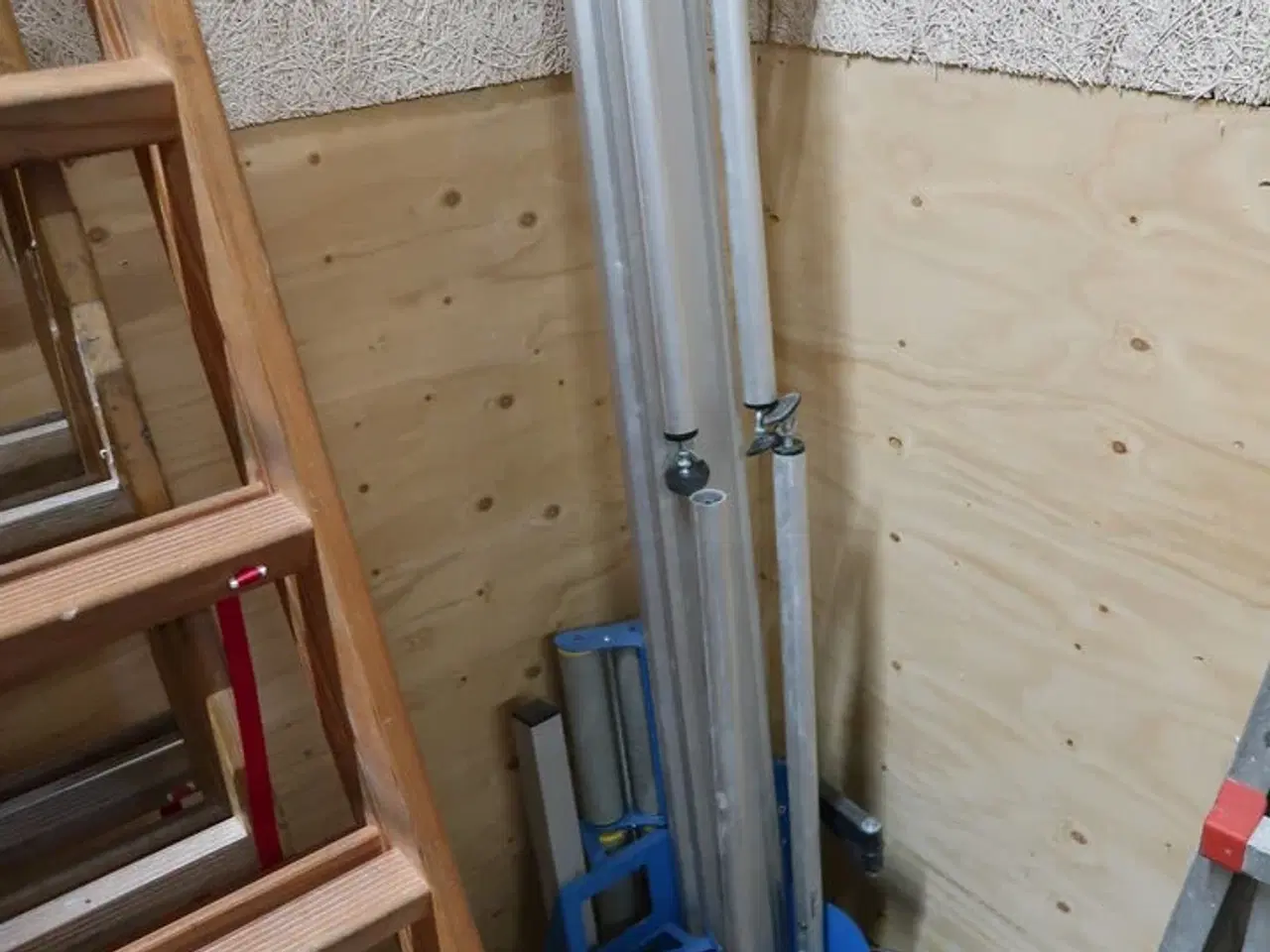 Billede 1 - Arbejdsbord med kabelafruller LINDAB