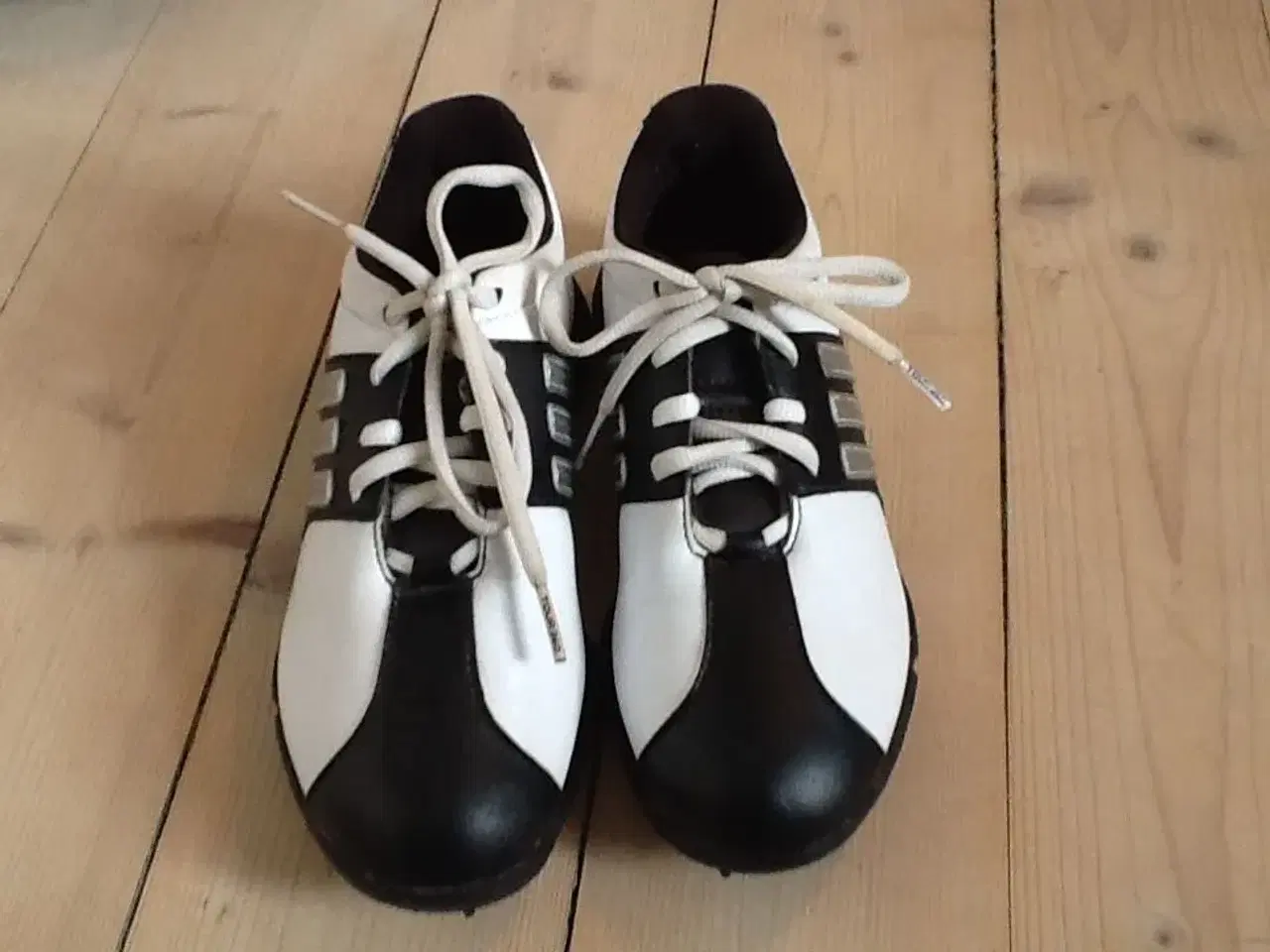 Billede 1 - Ny pris Golfsko pige str. 34 Adidas 