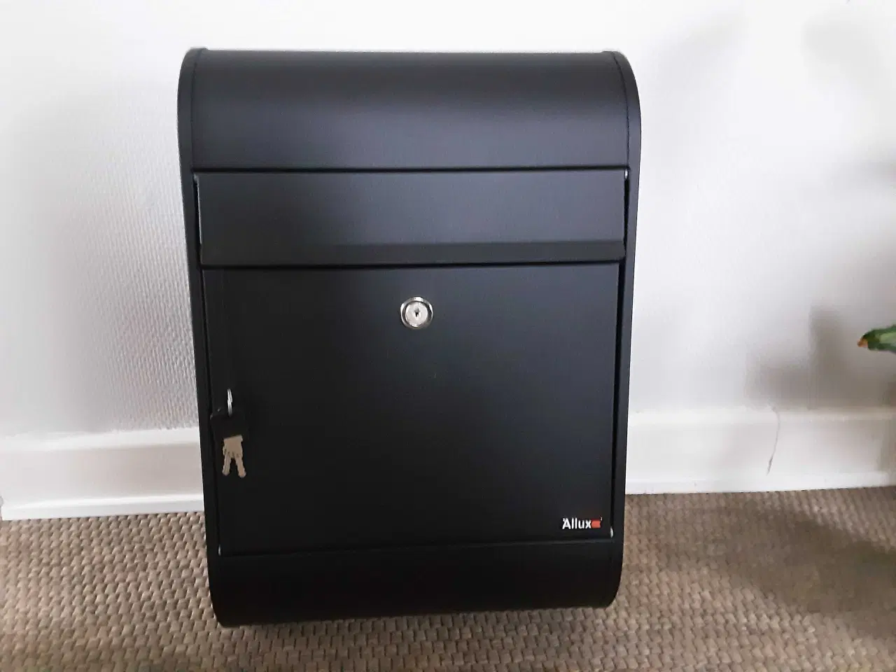 Billede 1 - Ny sort Allux postkasse
