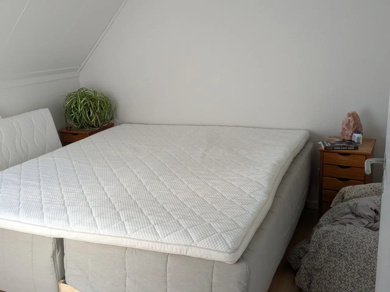 Billede 1 - 2 x Fjällåsen madrasser med betræk og stel
