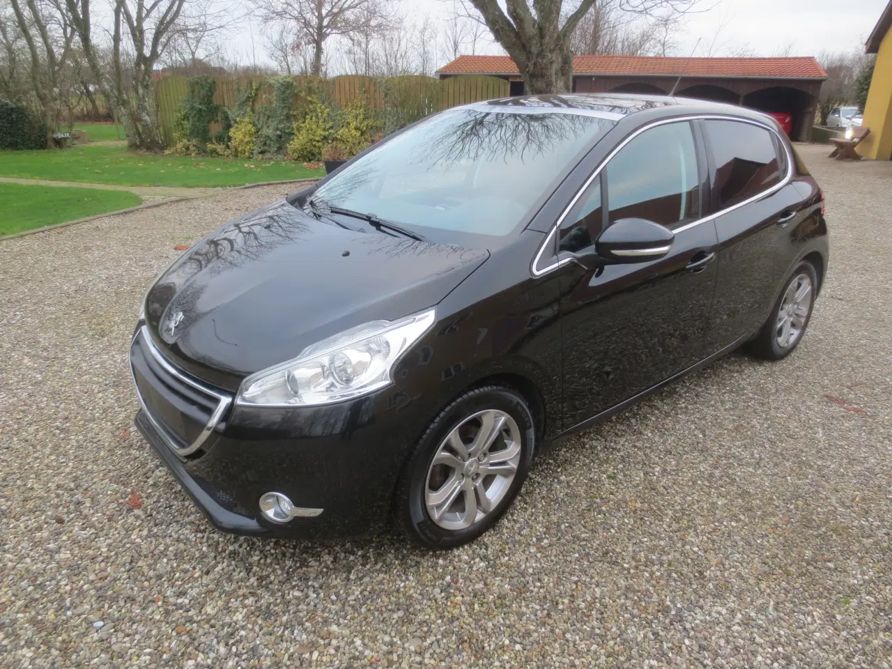 Billede 1 - Meget fin Peugeot 208 1.2 i År 2015.