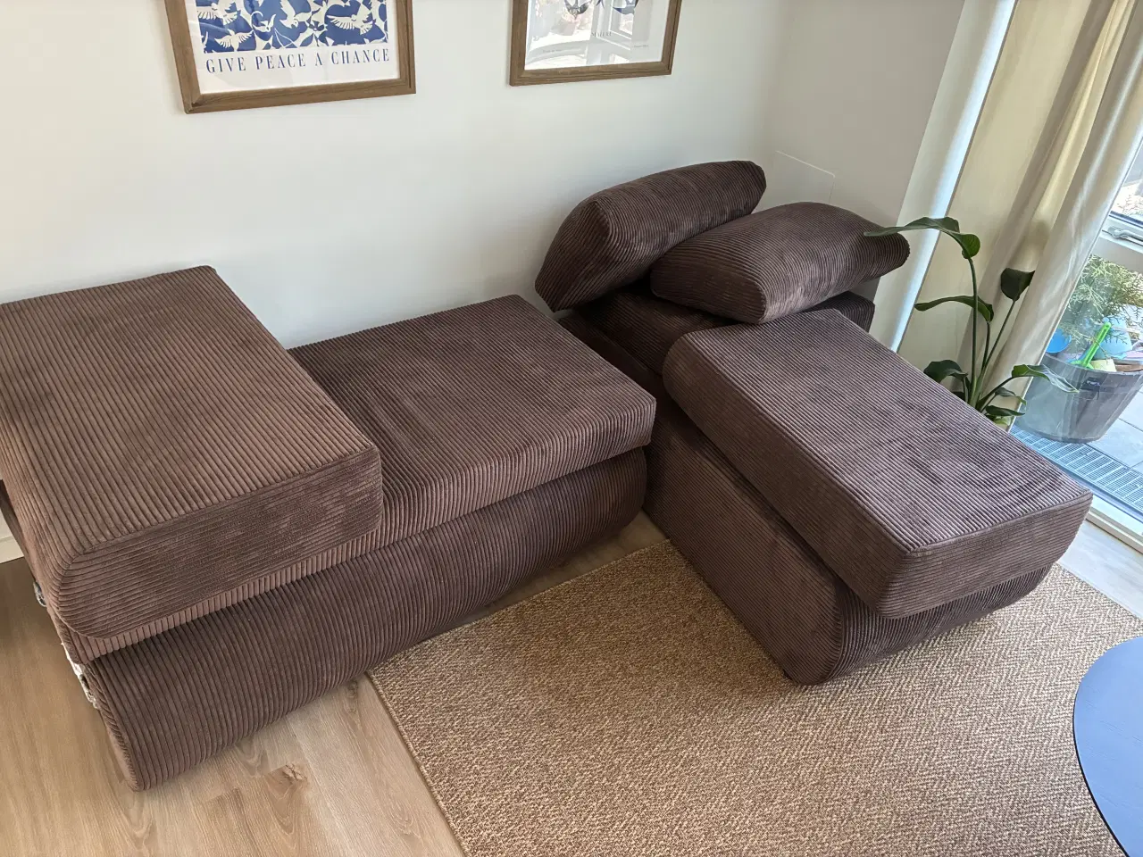 Billede 2 - HELT NY-Brun fløjs sofa med sovefunktion