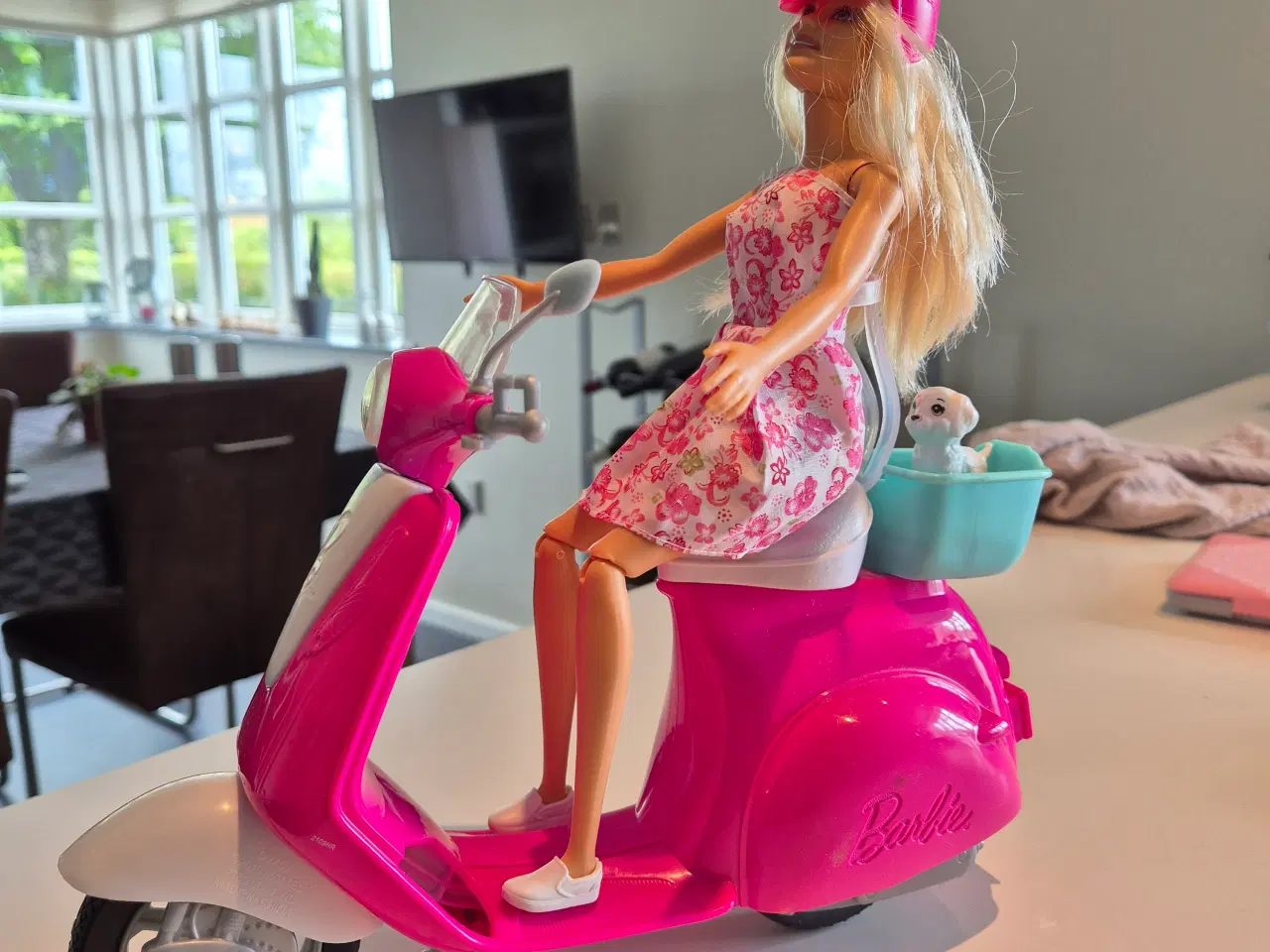 Billede 4 - Barbie scooter 