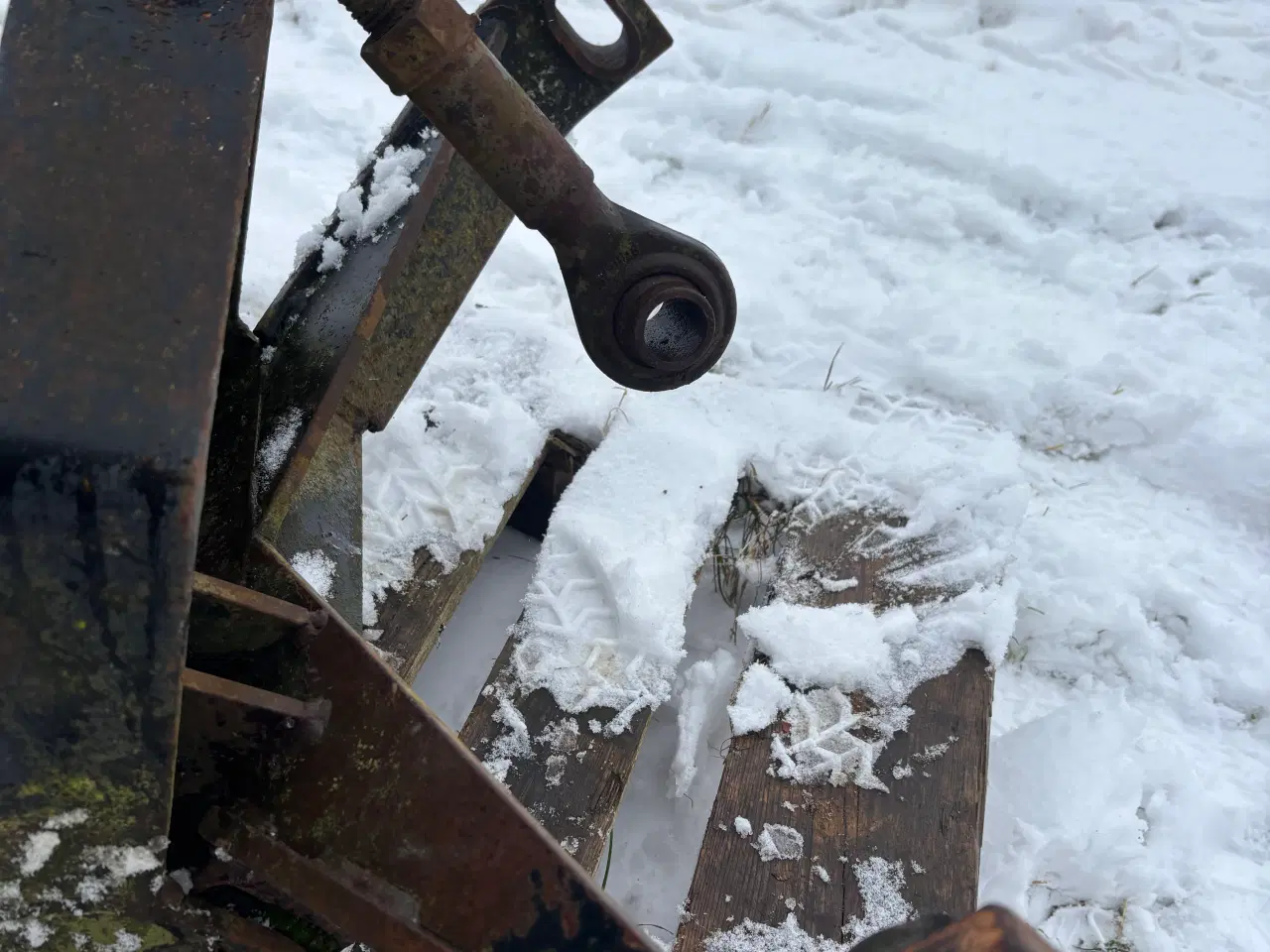 Billede 2 - Frontlift til MF 675