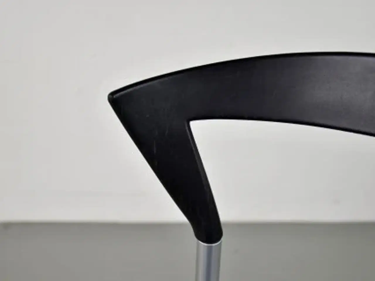 Billede 8 - Opus barstol fra bent krogh med sort sæde og alustel