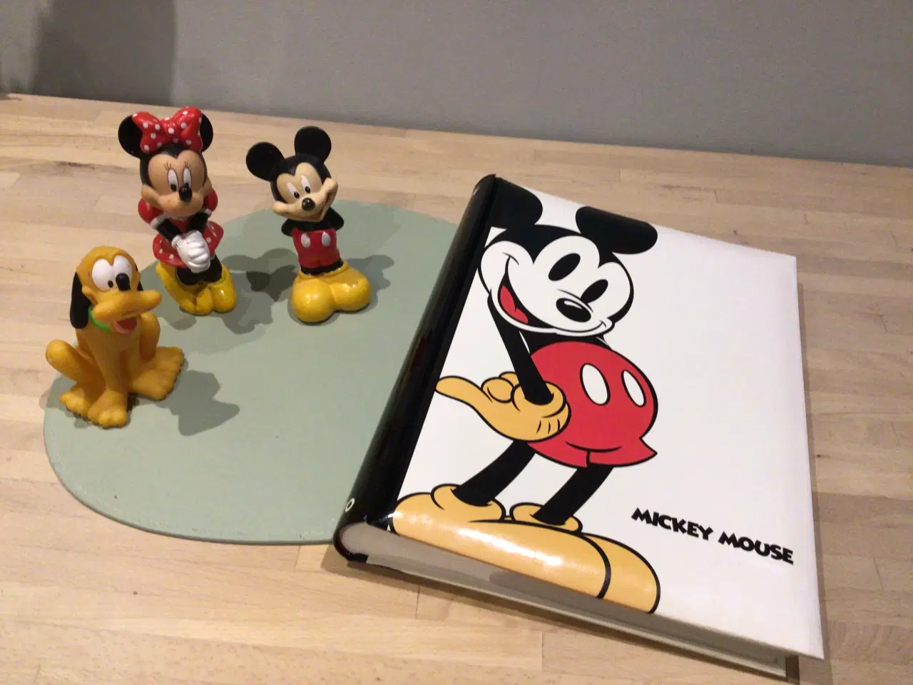 Billede 1 - Disney samlemappe og figurer