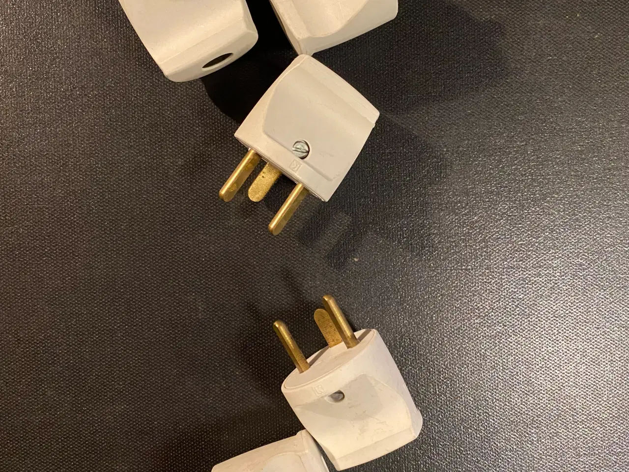 Billede 9 - Stikdåser og stikpropper LK