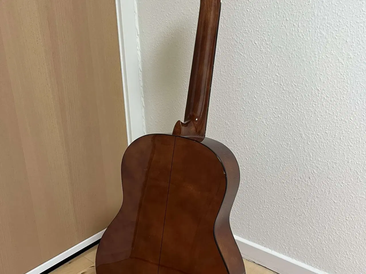 Billede 2 - Guitar med stativ 