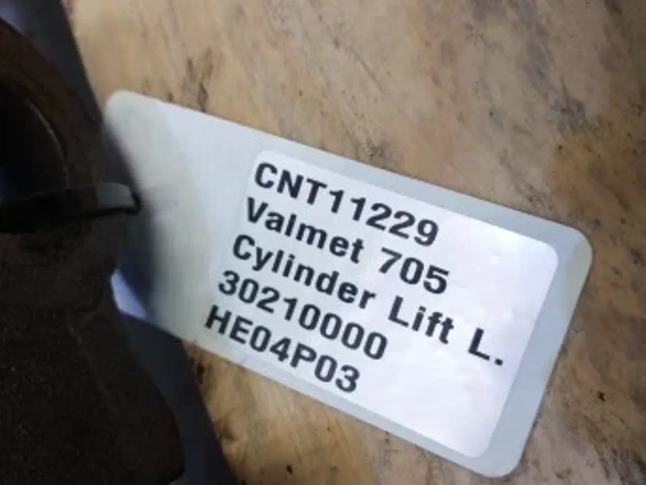 Billede 13 - Valmet 705 Løftecylinder L.  30210000