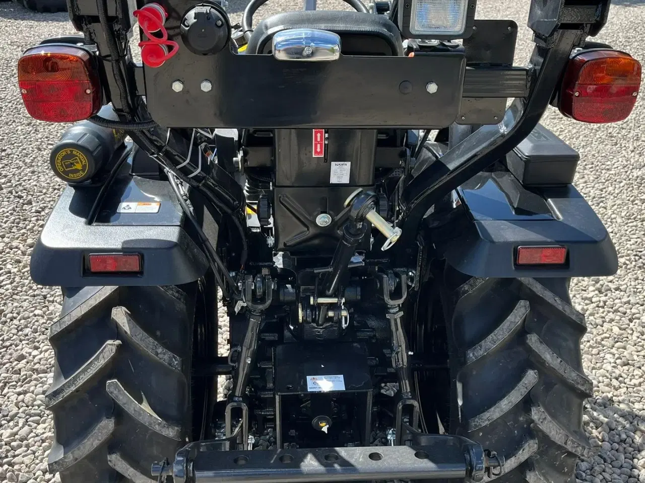 Billede 4 - Solis S26 6+2 gearmaskine Limited Edition i sort med brede hjul og Fuldhydraulisk frontlæsser