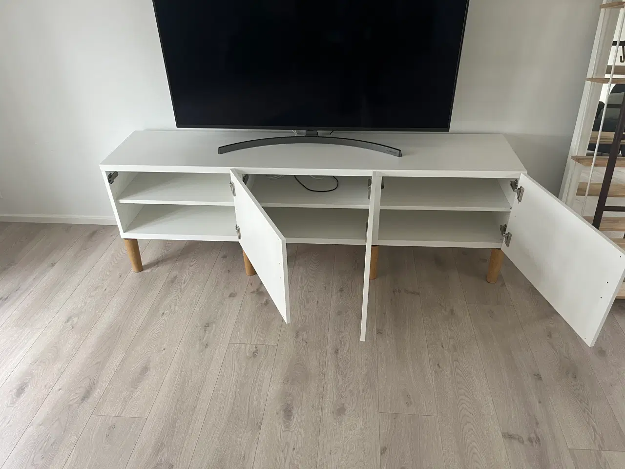 Billede 3 - Hvid TV bord sælges 