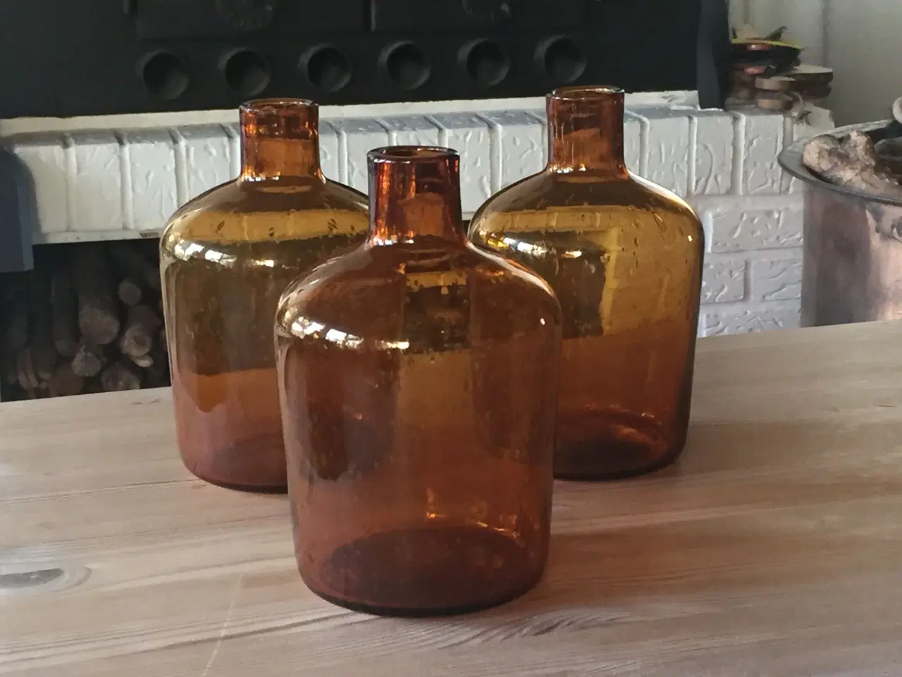 Billede 1 - 2 ens smukke store vaser i brunt glas