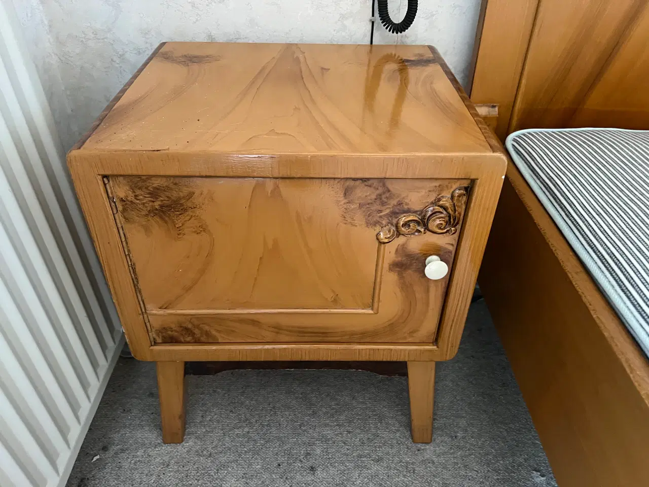 Billede 3 - Seng og sengeborde