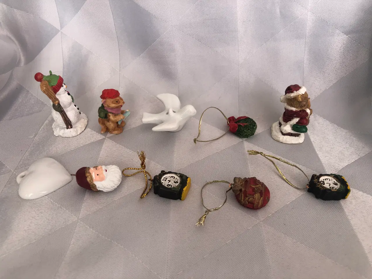 Billede 9 - 10 små keramik julepynt figurer