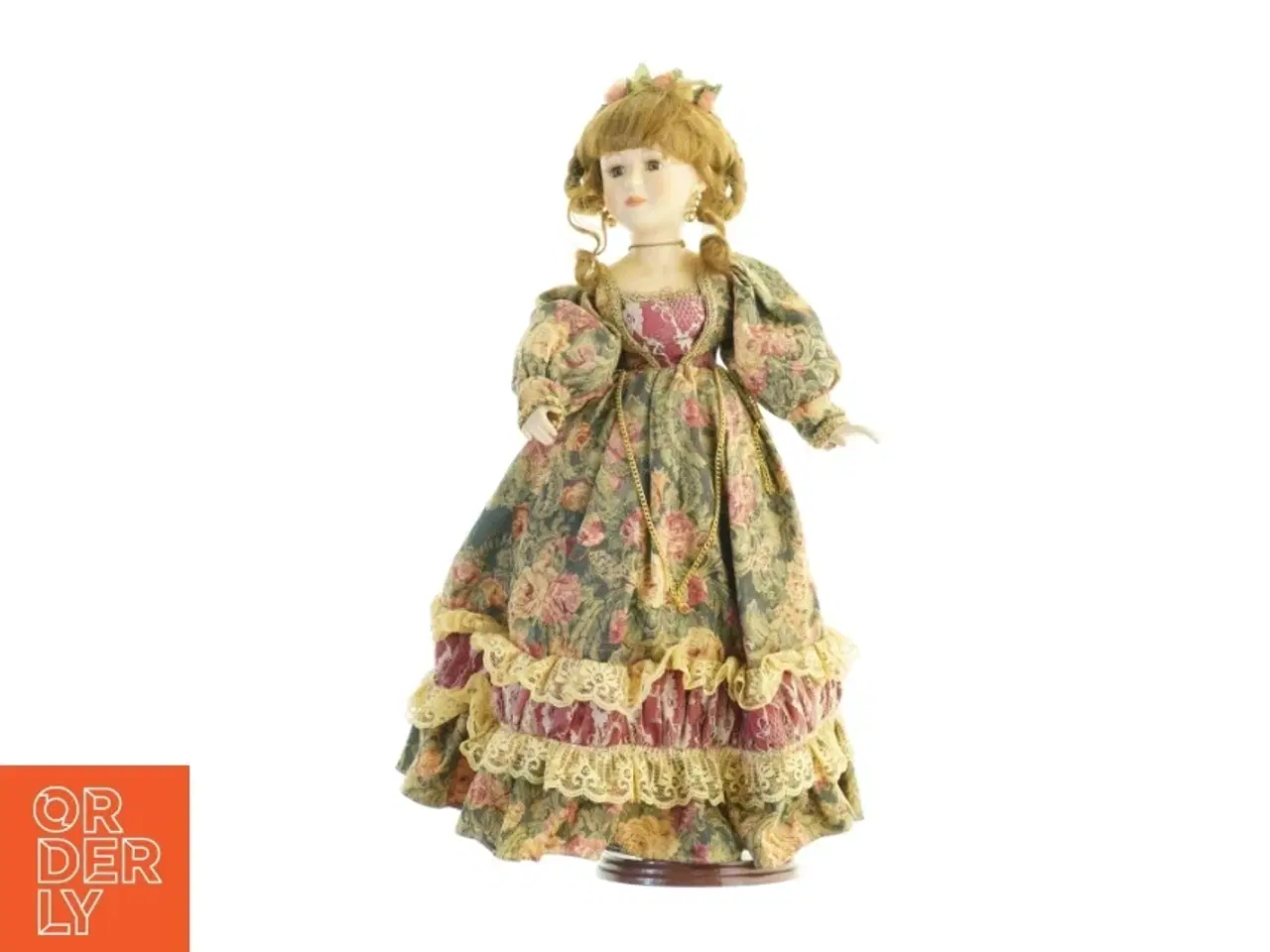Billede 2 - Dukke med blomstret kjole (str. 56 x 26 cm)