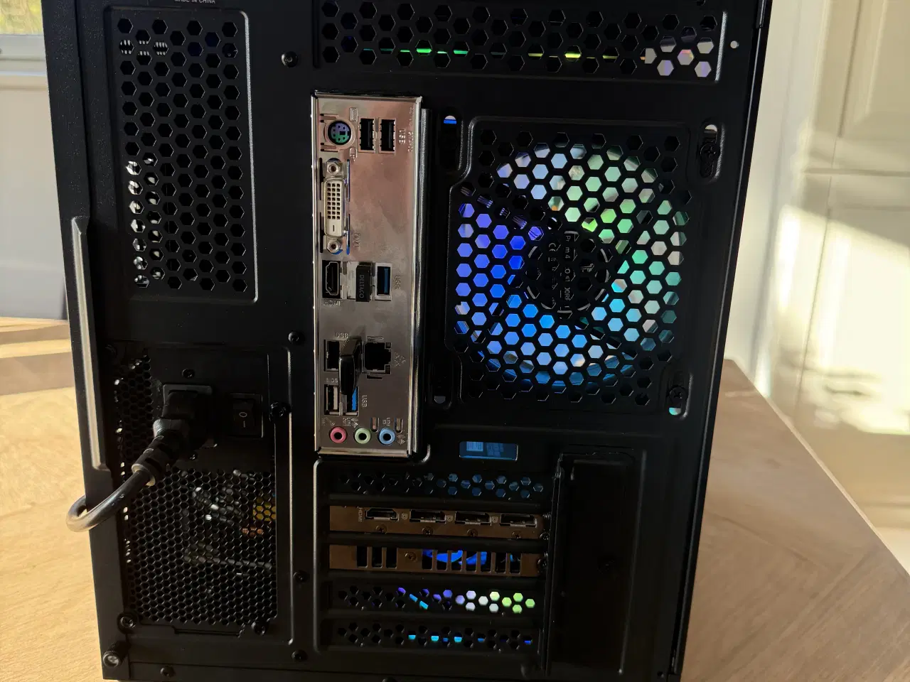 Billede 5 - Flot RGB Gaming PC – RTX 4060 / Ryzen 7 / 32GB RAM