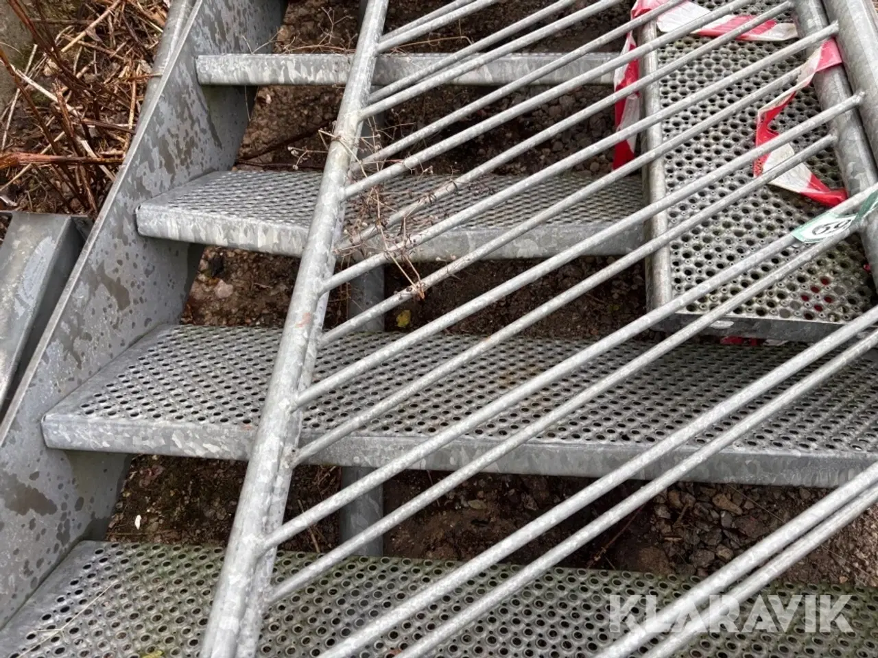 Billede 6 - Galvaniseret trappe med gelænder og repos.