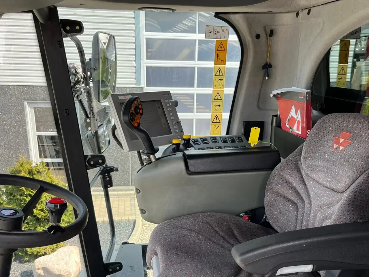 Billede 8 - Massey Ferguson 7370 BETA. Gårdmaskine med kun 1080 motortimer. Med 22fod powerflov skærebord