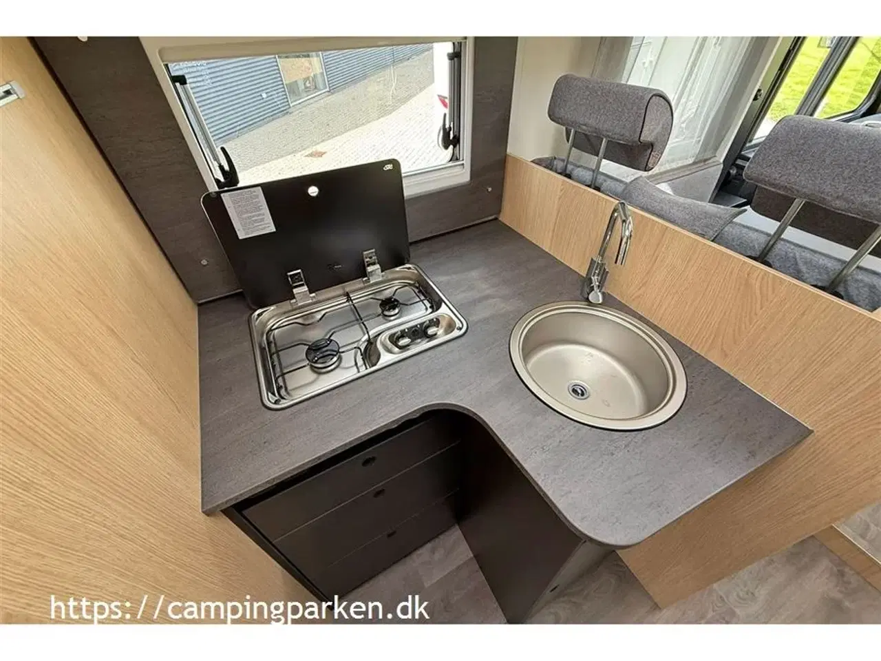 Billede 11 - 2026 - SunLight Sunlights flagskib I68 Adventure med enkeltsenge, automatgear og digital pakke